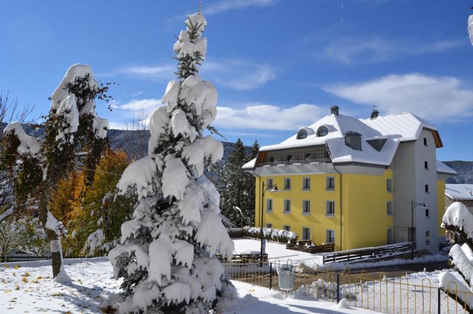 Hotel Vittoria Folgaria Bagian luar foto