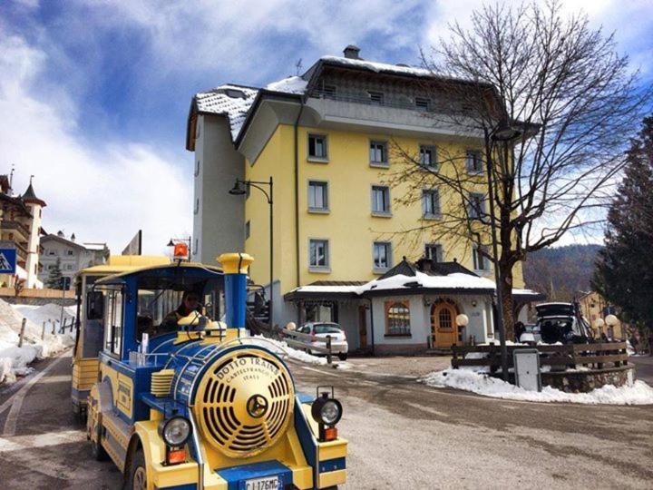 Hotel Vittoria Folgaria Bagian luar foto