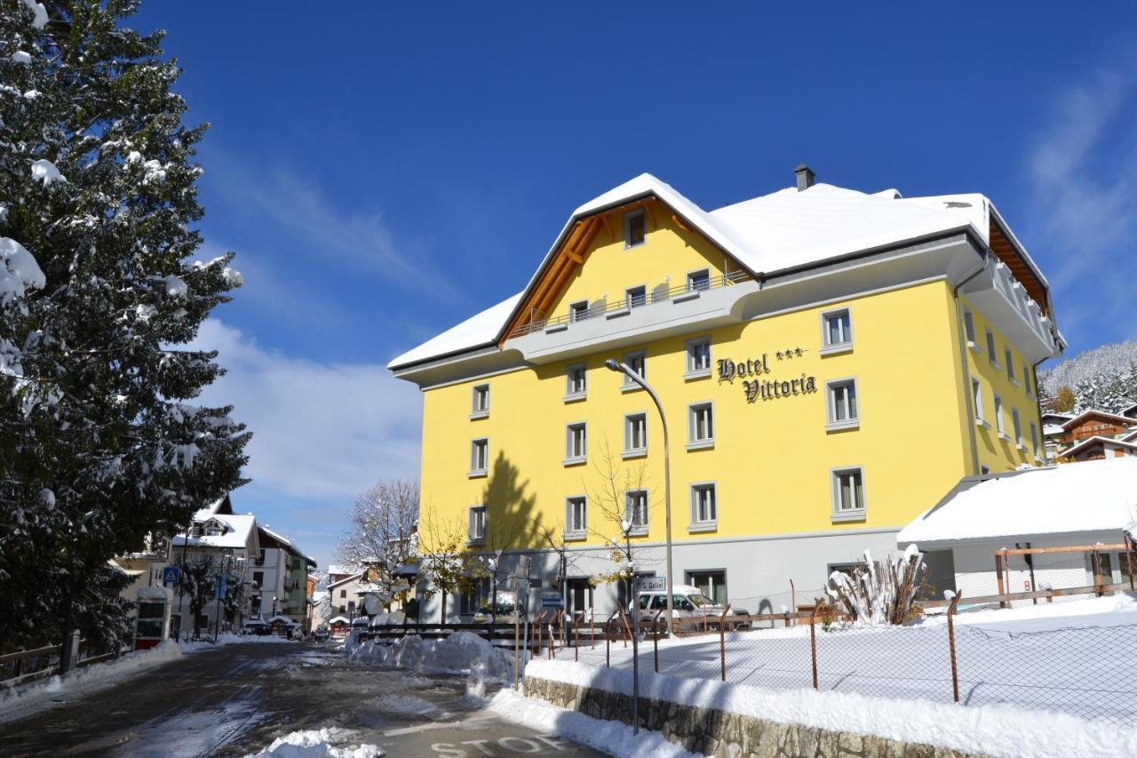 Hotel Vittoria Folgaria Bagian luar foto