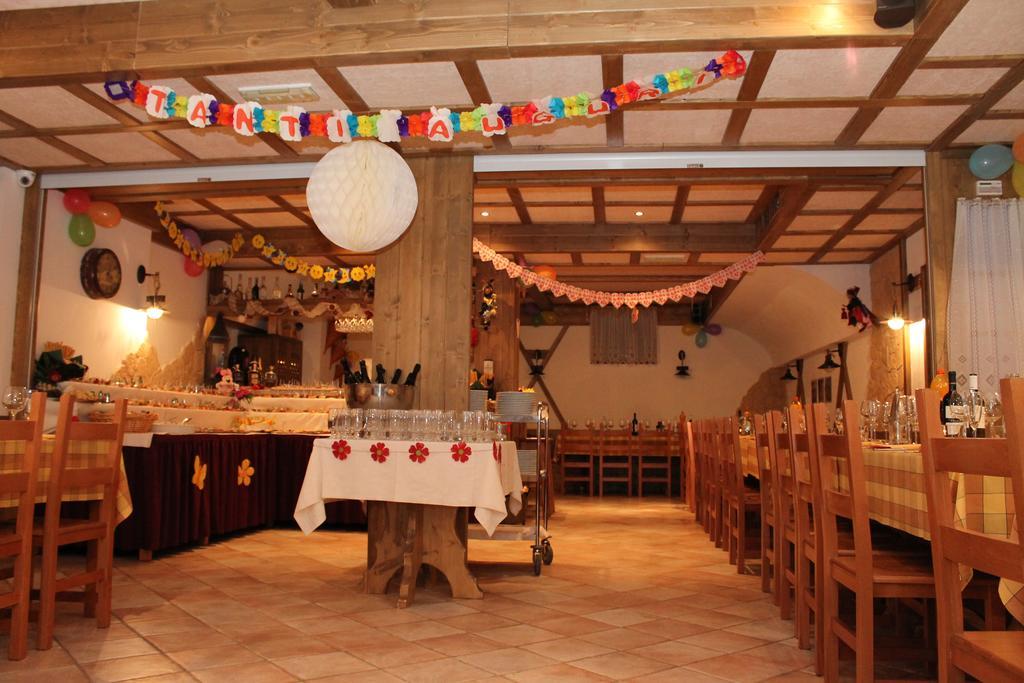 Hotel Vittoria Folgaria Bagian luar foto