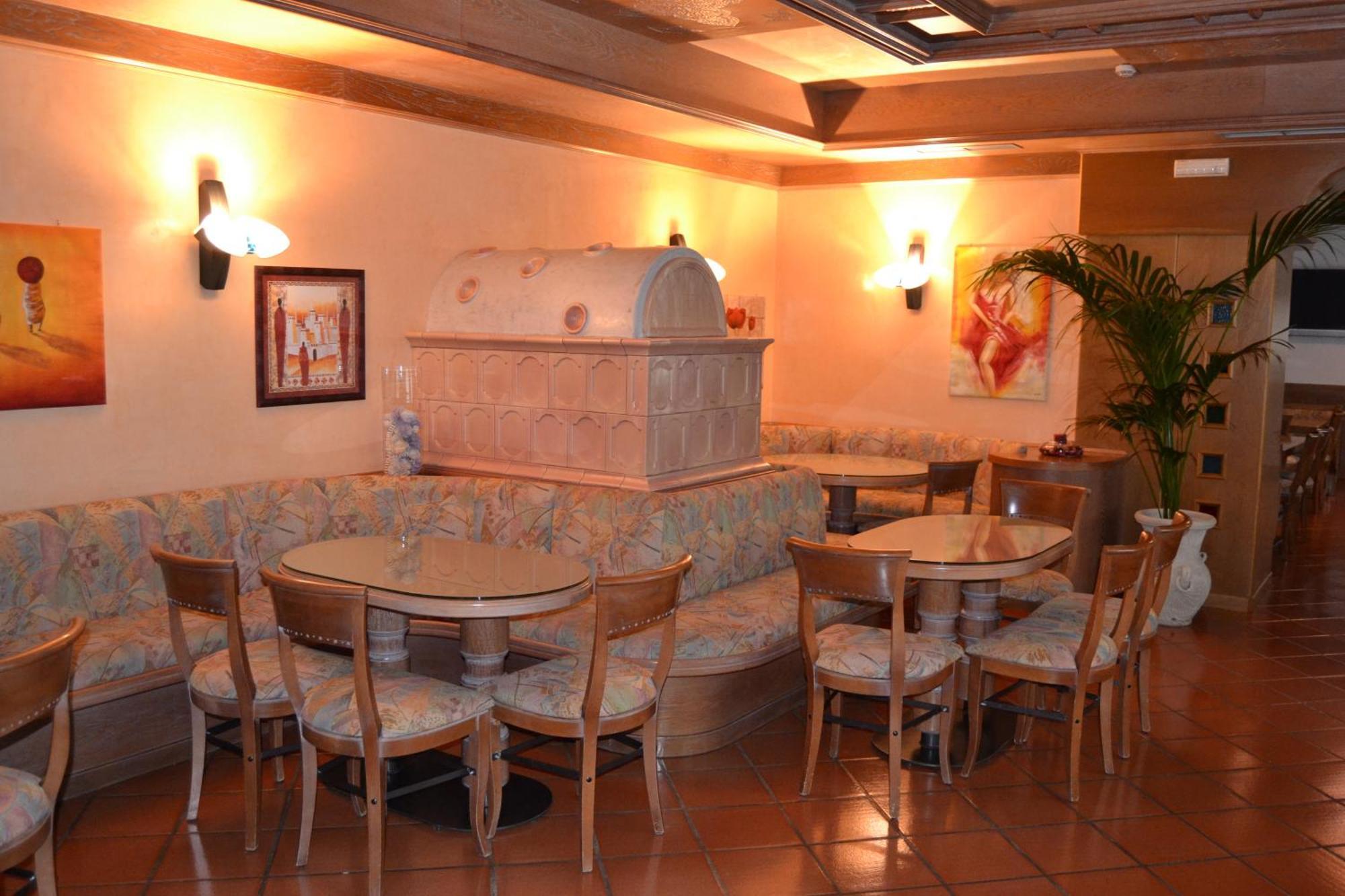 Hotel Vittoria Folgaria Bagian luar foto