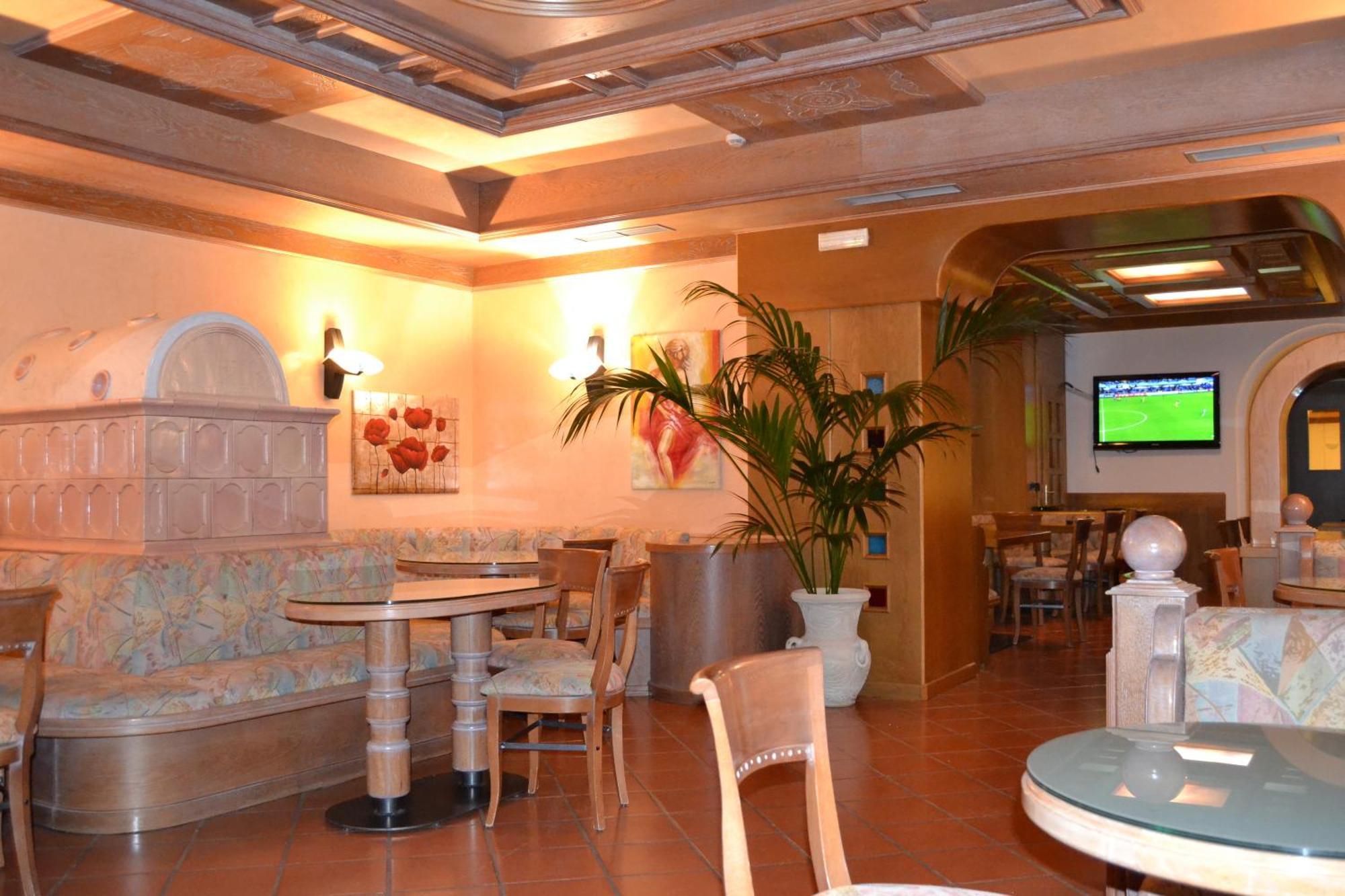 Hotel Vittoria Folgaria Bagian luar foto